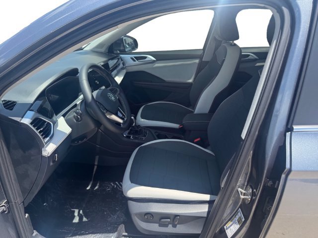 New 2026 Volkswagen Taos SE FWD image 9