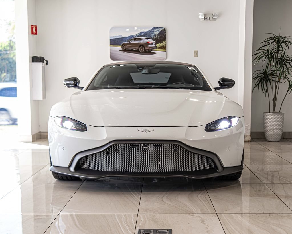 Used 2019 Aston Martin V8 Vantage Coupe RWD image 2