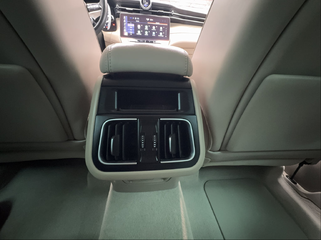 Used 2023 Maserati Grecale GT AWD/4WD image 41