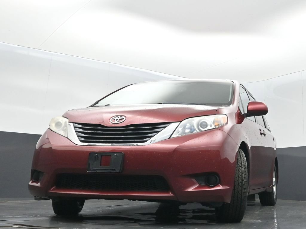 Used 2012 Toyota Sienna LE w/ Towing Pkg image 25