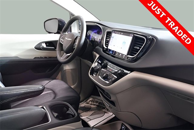 Used 2024 Chrysler Pacifica Touring-L image 24