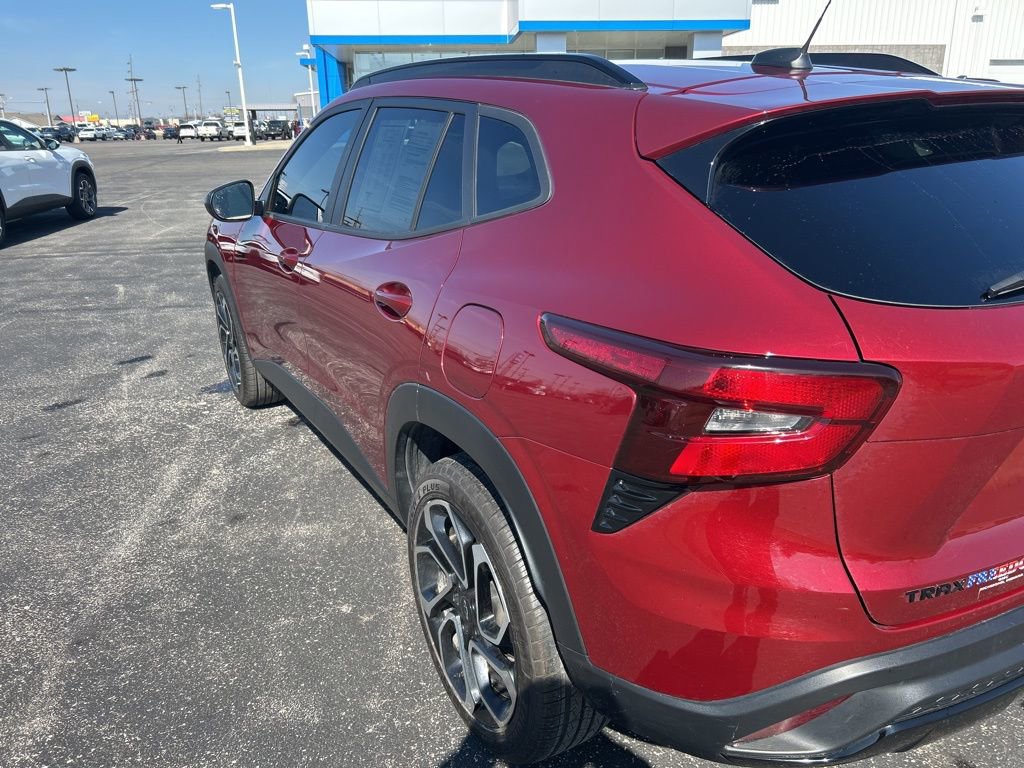 Used 2024 Chevrolet Trax RS w/ Sunroof Package image 8