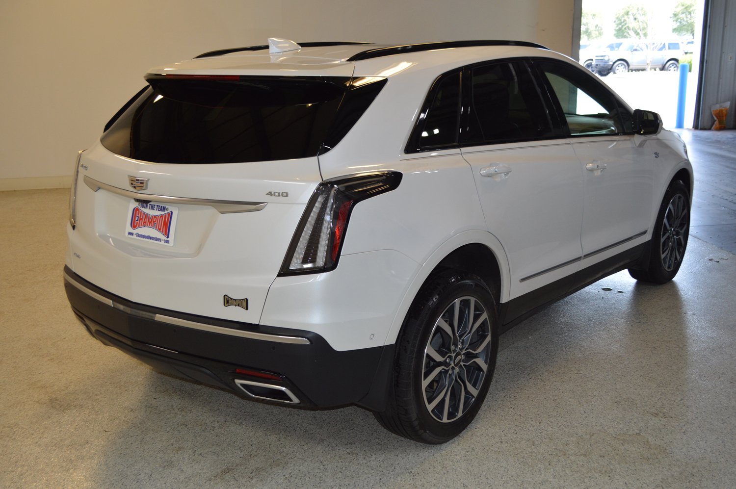 Used 2021 Cadillac XT5 Sportv w/ Platinum Package AWD/4WD image 3