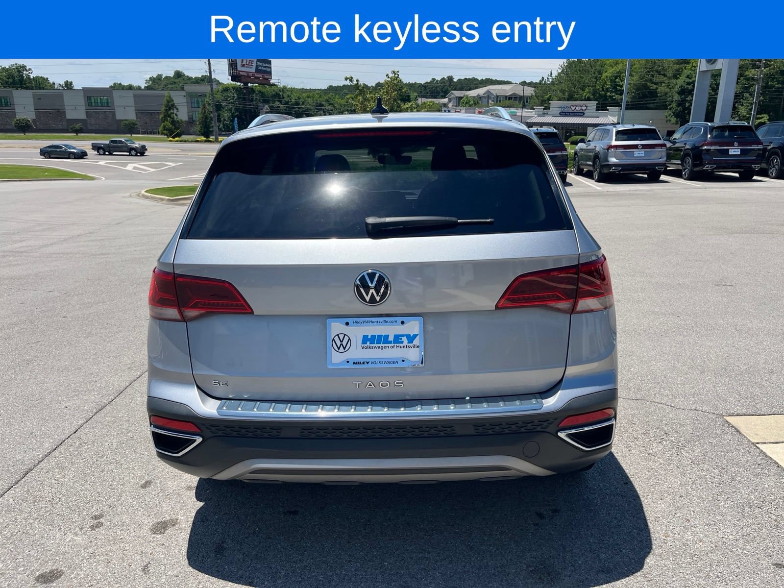 Used 2022 Volkswagen Taos SE w/ Driver Assistance Package FWD image 7