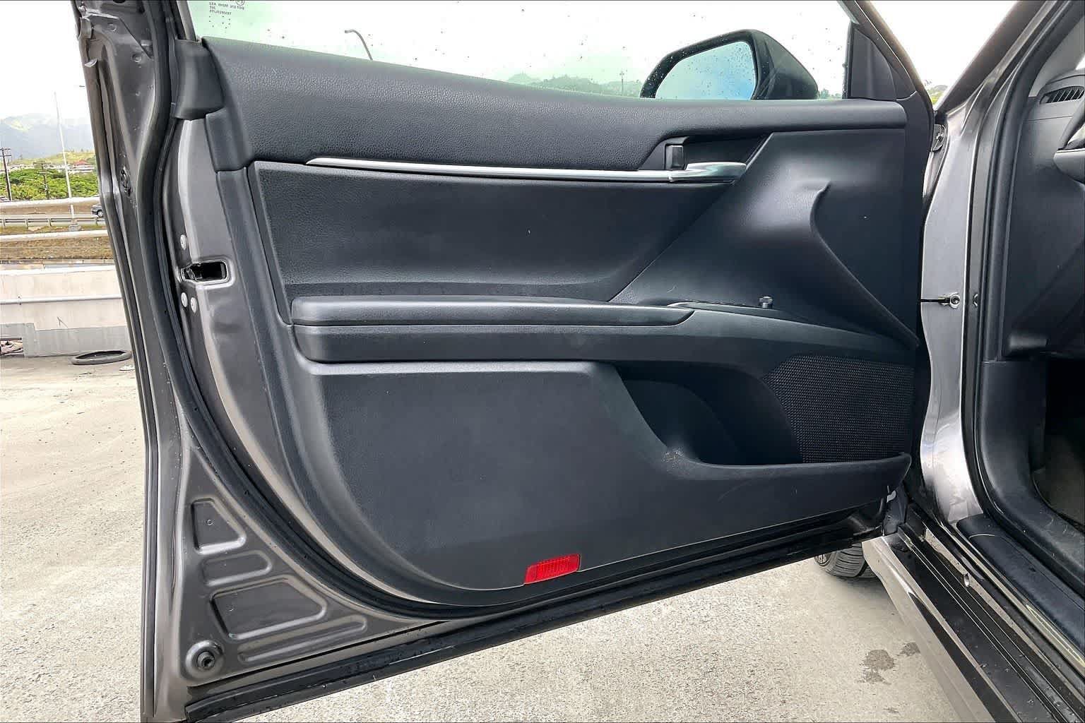 Used 2020 Toyota Camry SE FWD image 27