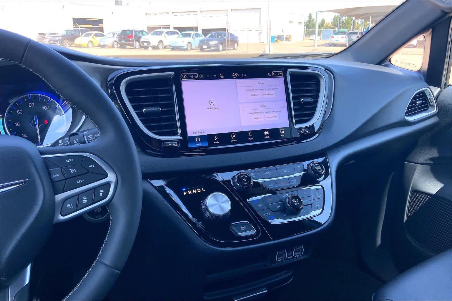 Used 2025 Chrysler Pacifica Select FWD image 7