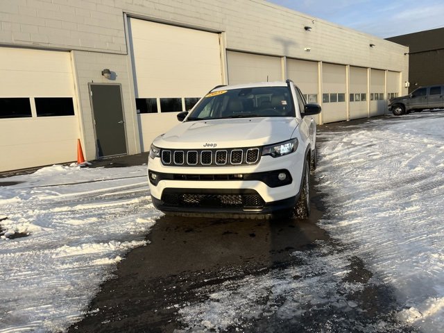 Used 2025 Jeep Compass Latitude image 21