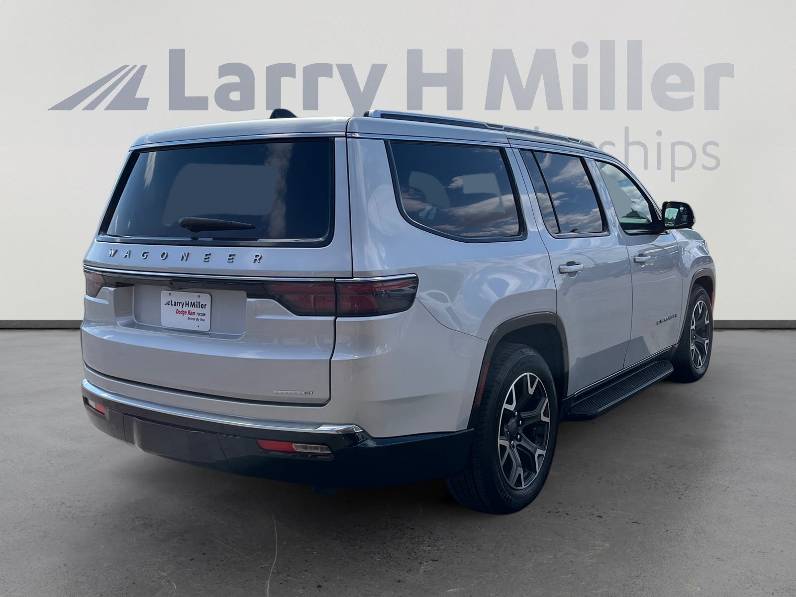 Used 2024 Jeep Wagoneer Series III AWD/4WD image 5