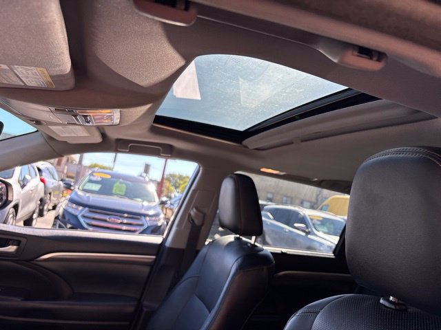 Used 2018 Toyota Highlander Limited AWD/4WD image 16