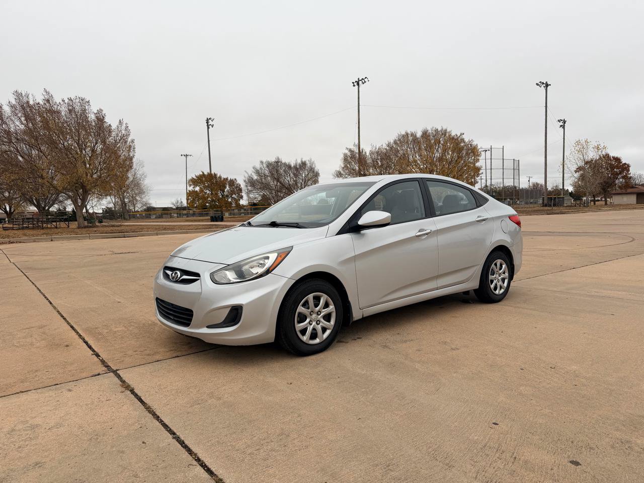 Used 2013 Hyundai Accent GLS FWD image 3
