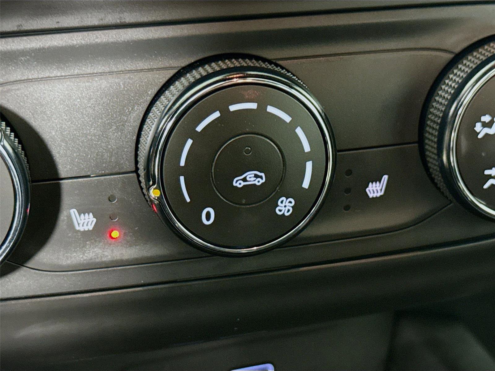 Used 2024 Chevrolet Trax RS w/ Driver Confidence Package image 20