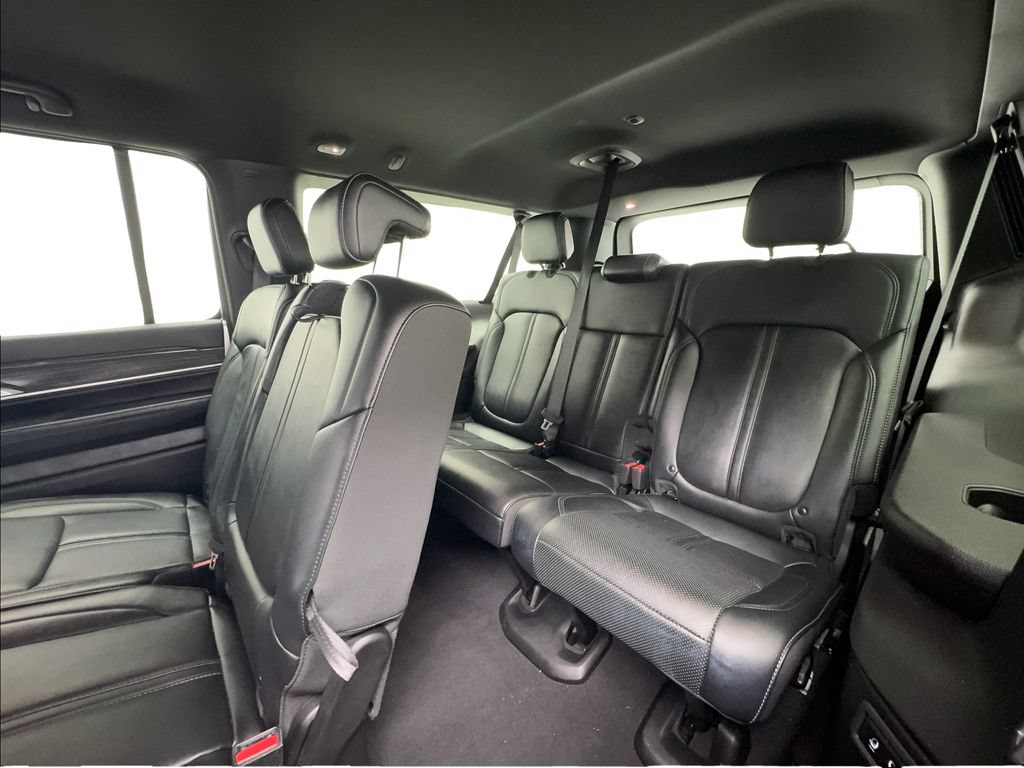 Used 2024 Jeep Wagoneer L Series II RWD image 26