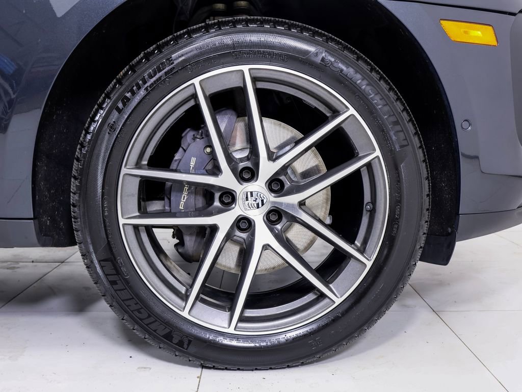 Certified 2023 Porsche Macan AWD/4WD image 19