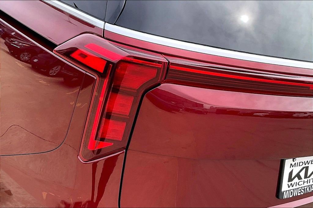 Used 2025 Kia Carnival image 29