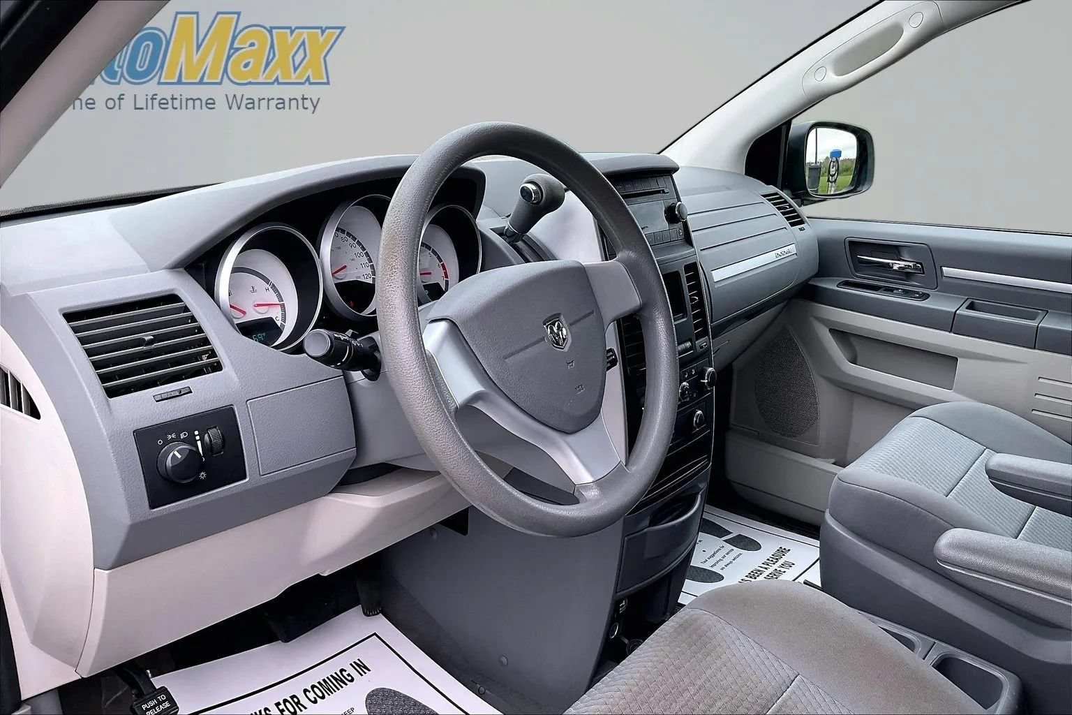 Used 2010 Dodge Grand Caravan SE FWD image 18
