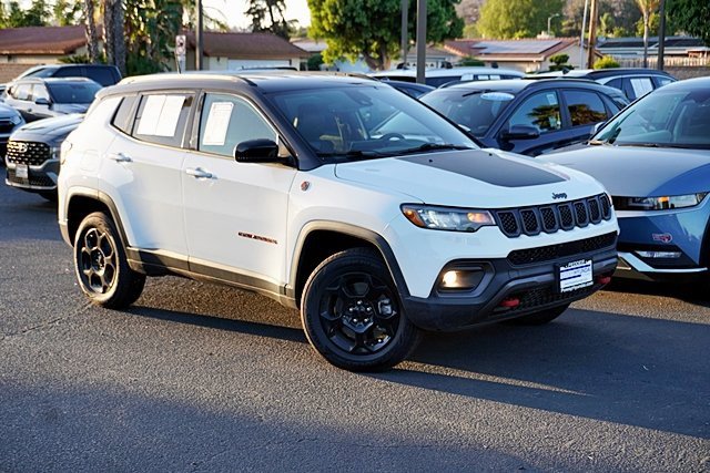 Used 2023 Jeep Compass Trailhawk image 3