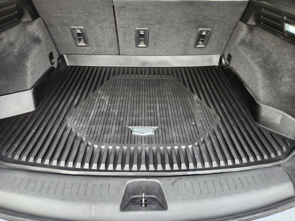 Used 2020 Cadillac XT4 Luxury w/ Cold Weather Package image 32