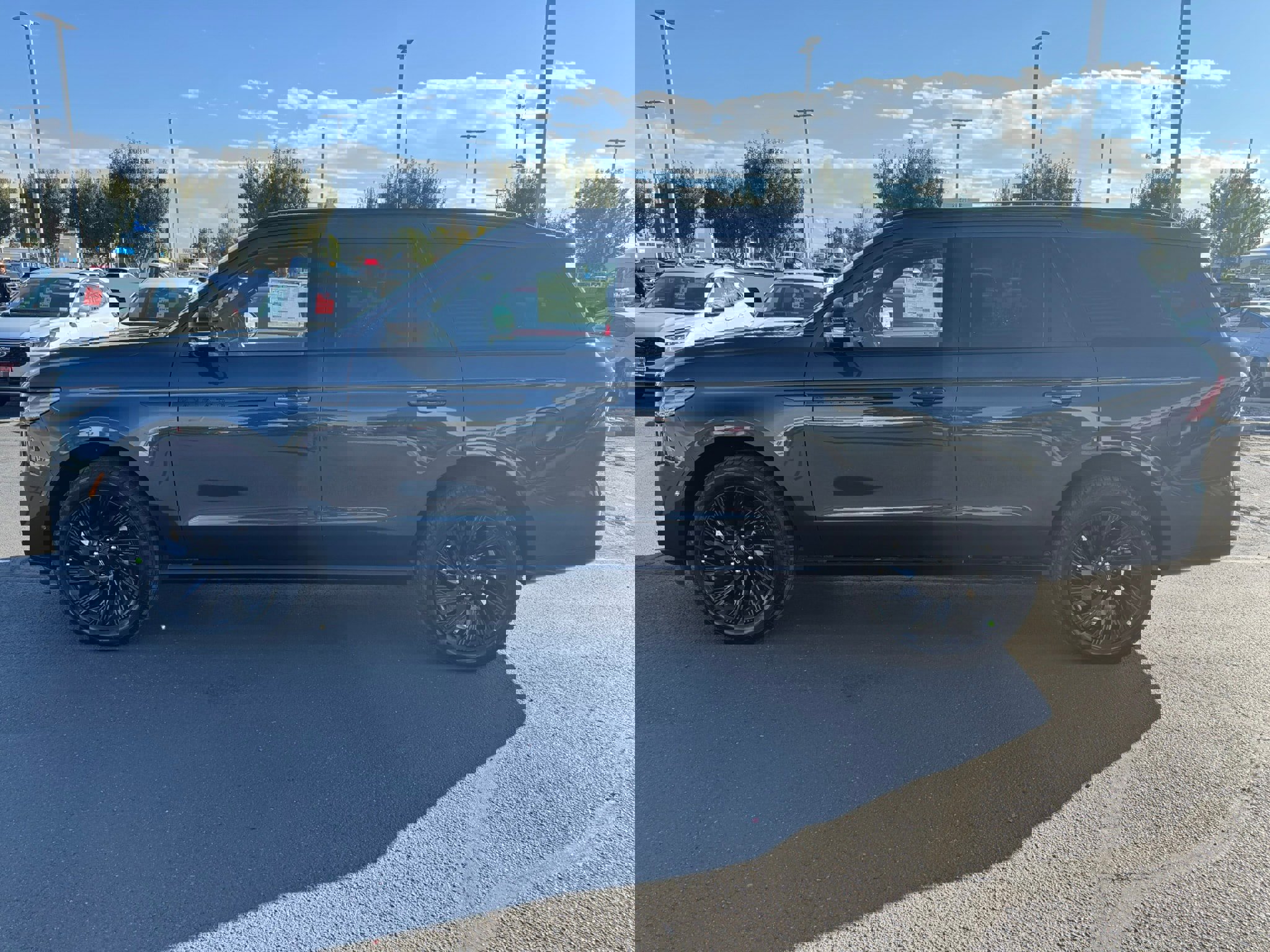 New 2025 Lincoln Navigator Reserve w/ Jet Appearance Package image 5