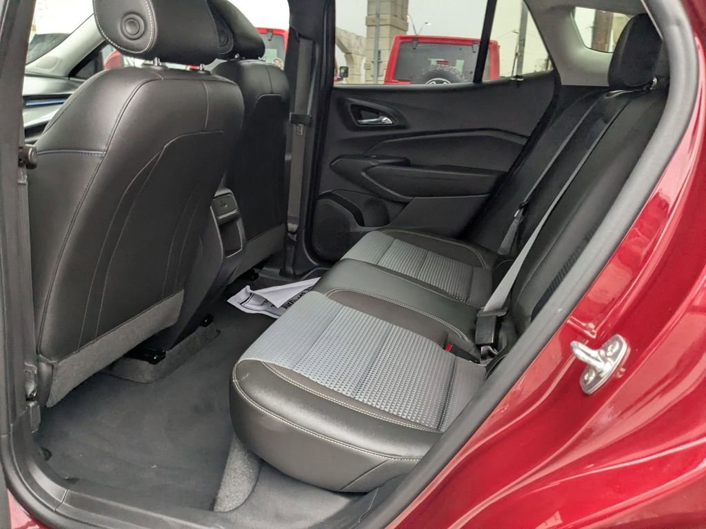 Used 2025 Chevrolet Trax LT w/ LT Convenience Package FWD image 22