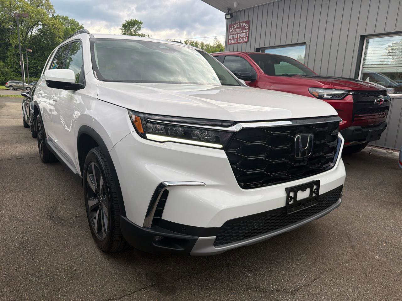Used 2024 Honda Pilot Touring image 3