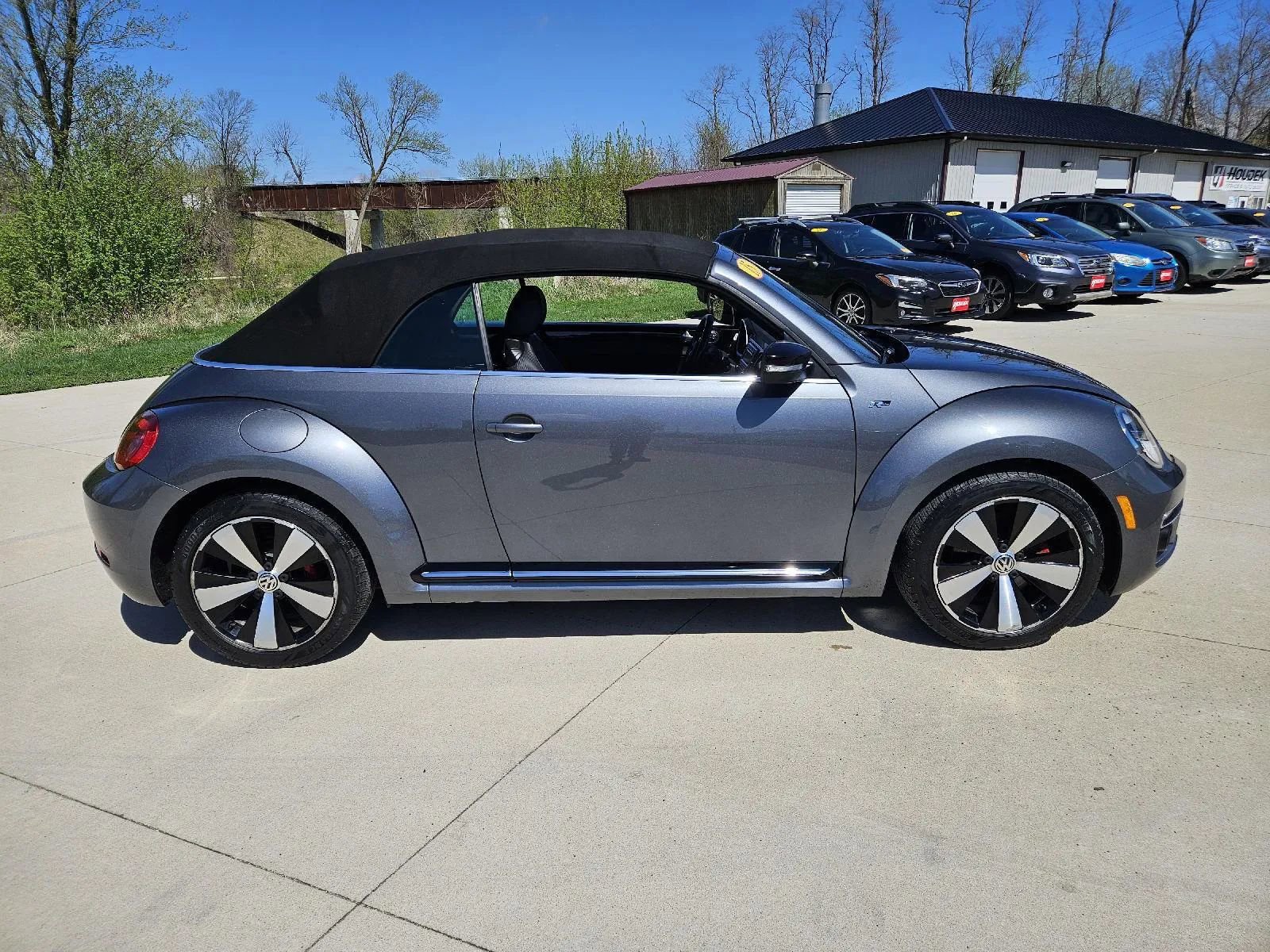 Used 2015 Volkswagen Beetle R-Line FWD image 5