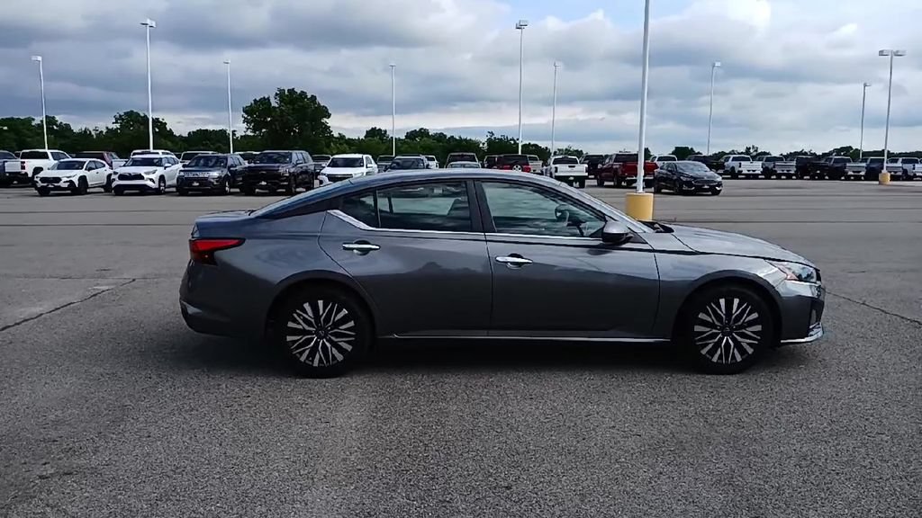 Used 2023 Nissan Altima 2.5 SV FWD image 9