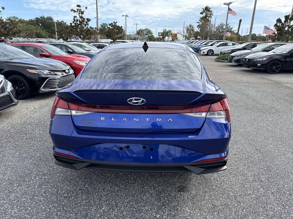 Used 2023 Hyundai Elantra SE image 5
