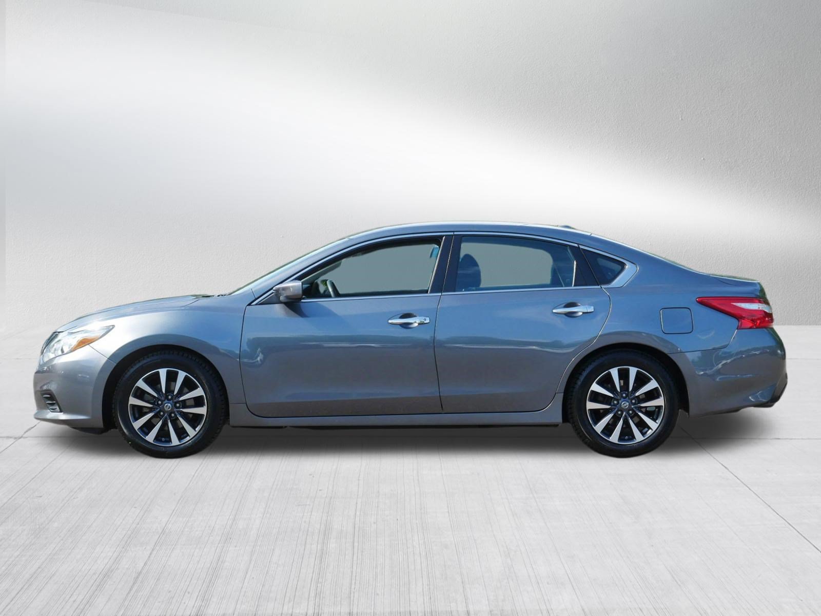 Certified 2017 Nissan Altima 2.5 SV FWD image 4