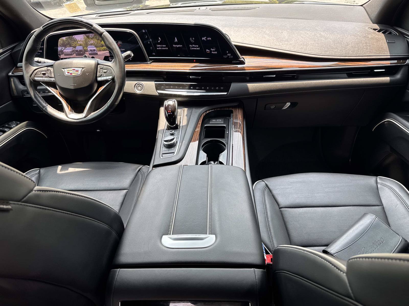 Used 2024 Cadillac Escalade Premium Luxury w/ LPO, Floor Liner Package AWD/4WD image 29