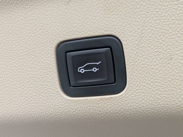 Used 2022 Cadillac Escalade Premium Luxury w/ LPO, Illumination Package image 13