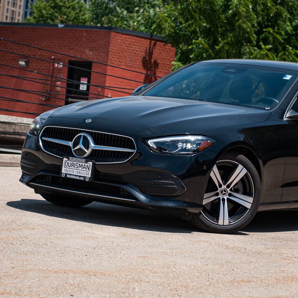 Used 2025 Mercedes-Benz C 300 4MATIC Sedan image 2