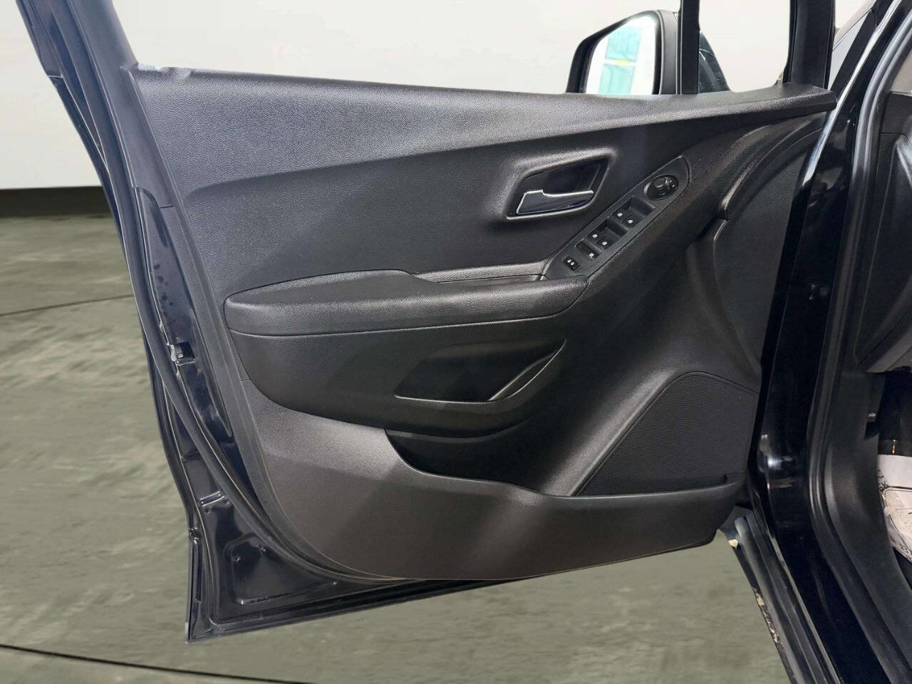 Used 2018 Chevrolet Trax LS image 11