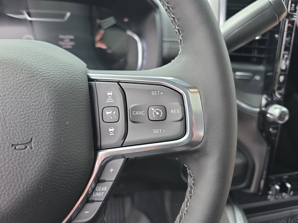 New 2026 RAM 2500 Laramie AWD/4WD image 17