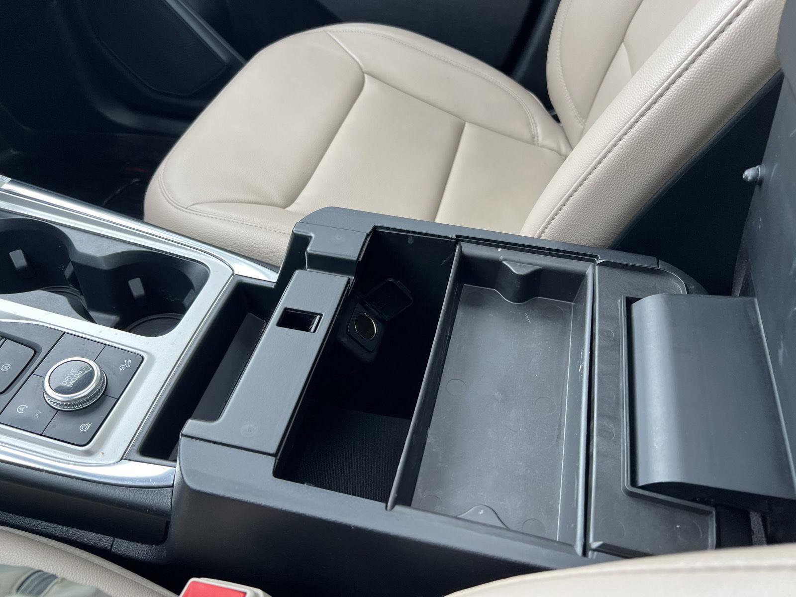 Used 2020 Ford Explorer XLT w/ Equipment Group 202A AWD/4WD image 37