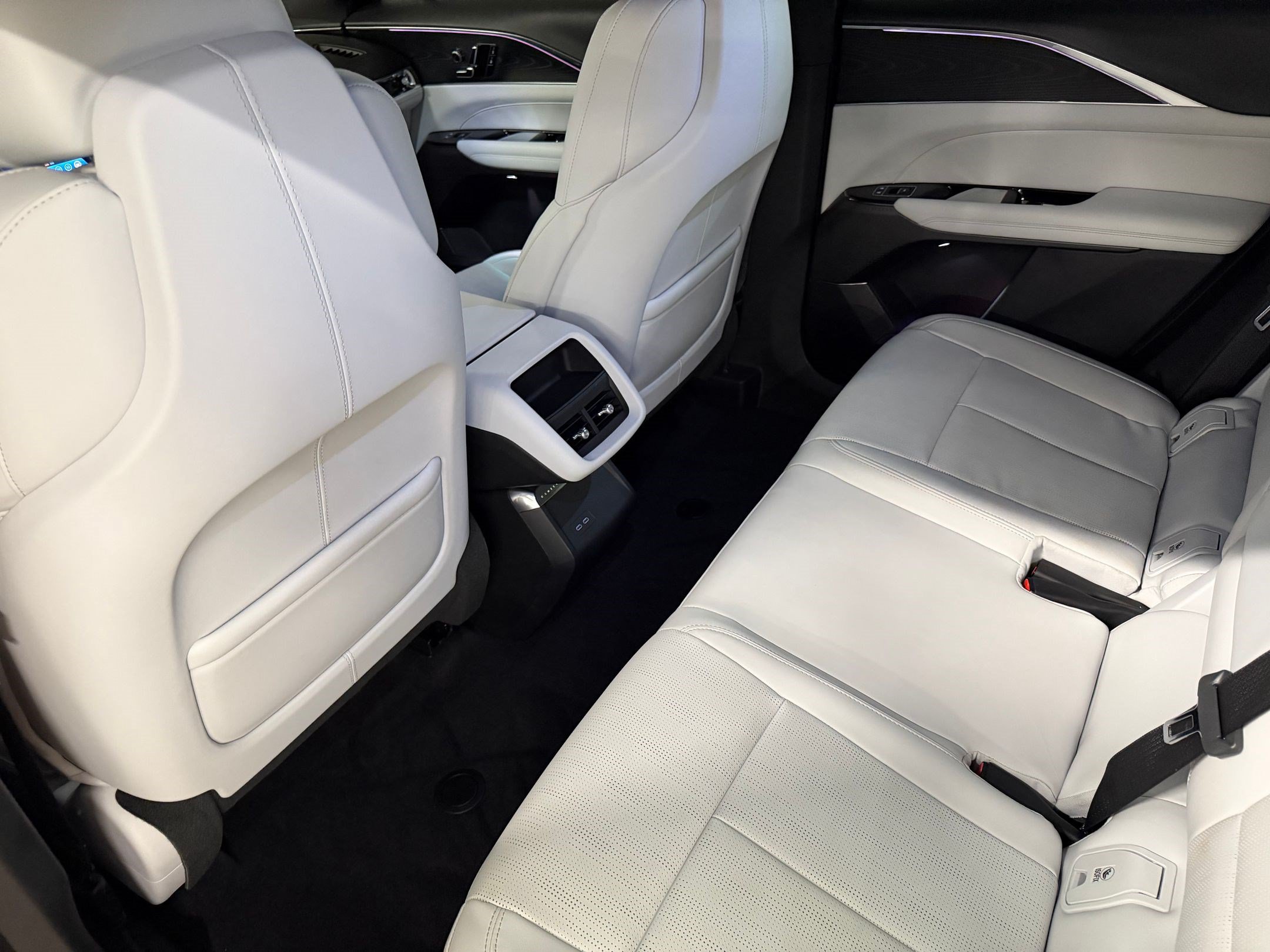 Certified 2024 Cadillac Lyriq Luxury RWD image 33