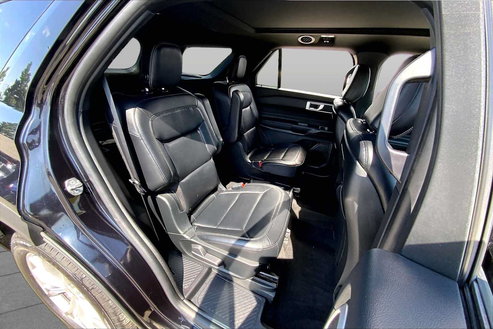 Used 2020 Ford Explorer XLT w/ Equipment Group 202A AWD/4WD image 20
