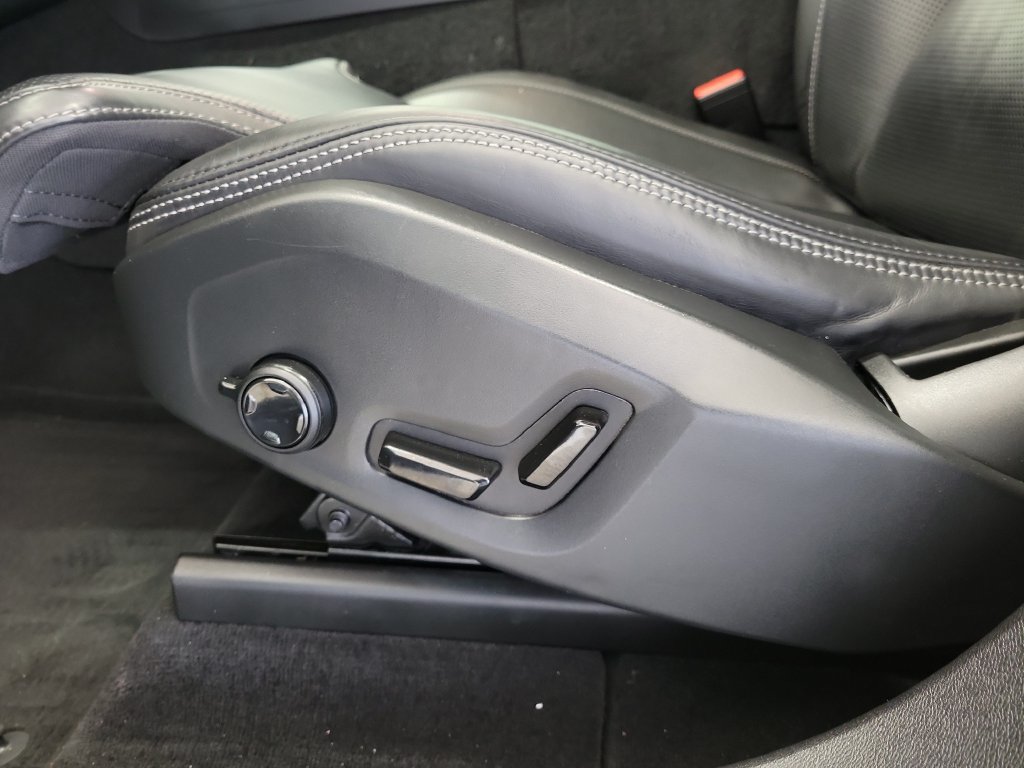 Used 2022 Volvo XC60 T8 Inscription w/ Advanced Package AWD/4WD image 8