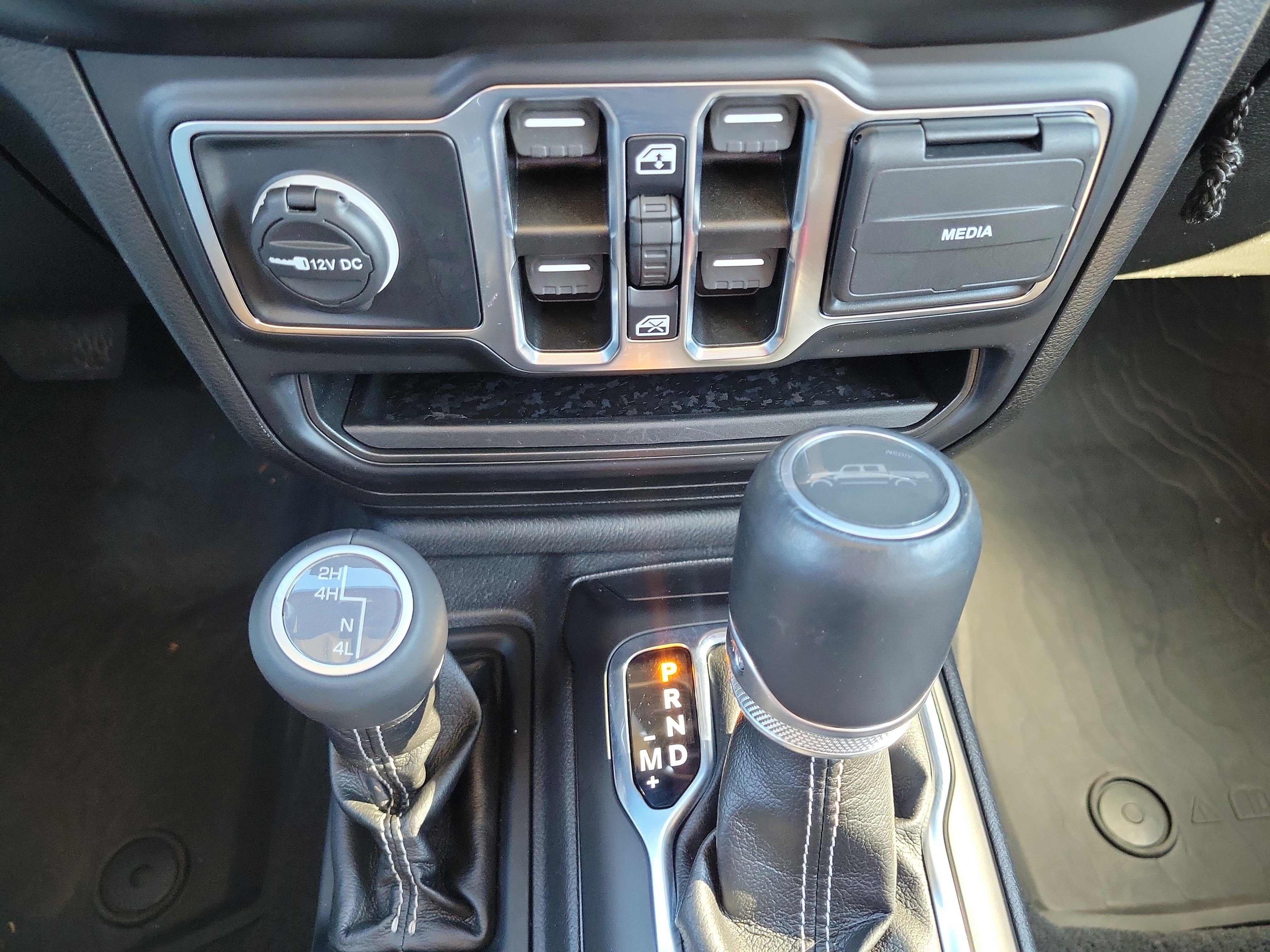 Used 2022 Jeep Gladiator Overland w/ Popular Equipment Package AWD/4WD image 25