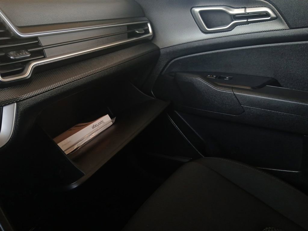 Used 2024 Kia Sportage LX image 22