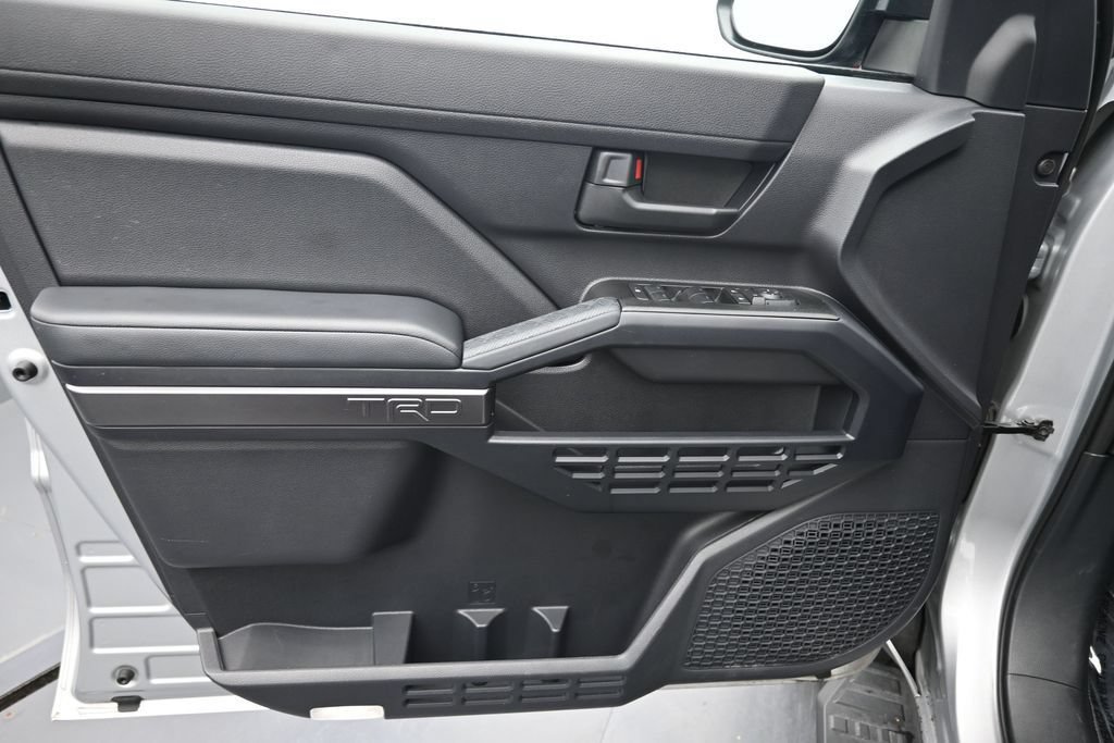Used 2025 Toyota 4Runner TRD Off-Road AWD/4WD image 19