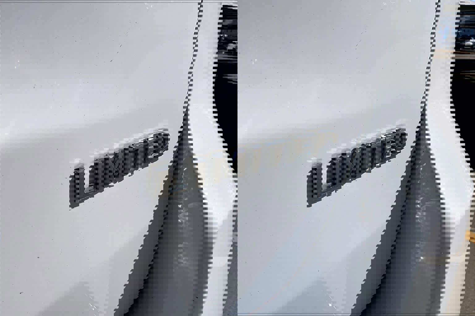 Used 2018 Jeep Grand Cherokee Limited image 9