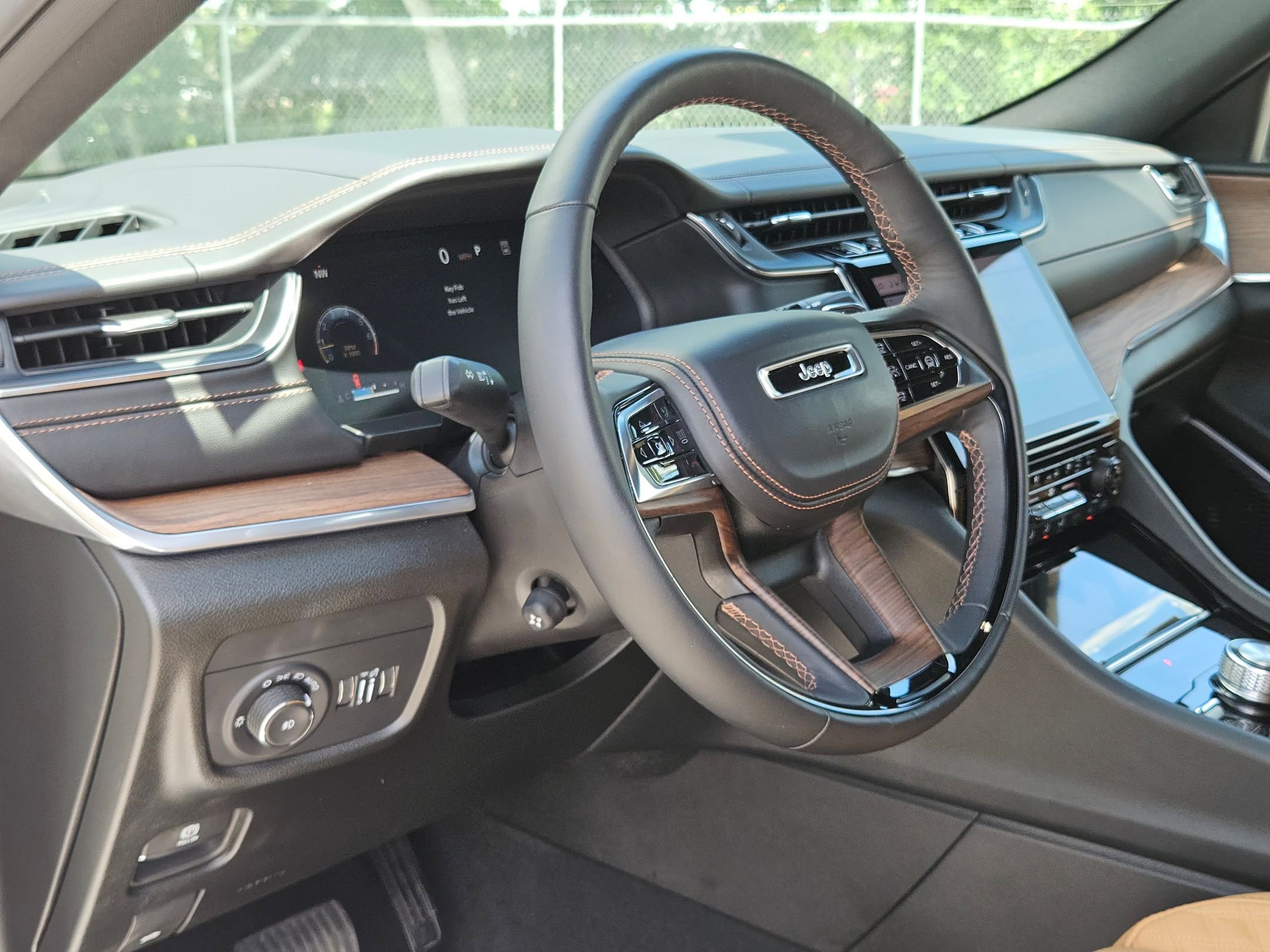 Used 2025 Jeep Grand Cherokee L Summit w/ Obsidian Package AWD/4WD image 10