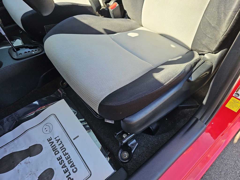 Used 2012 Toyota Yaris L image 28