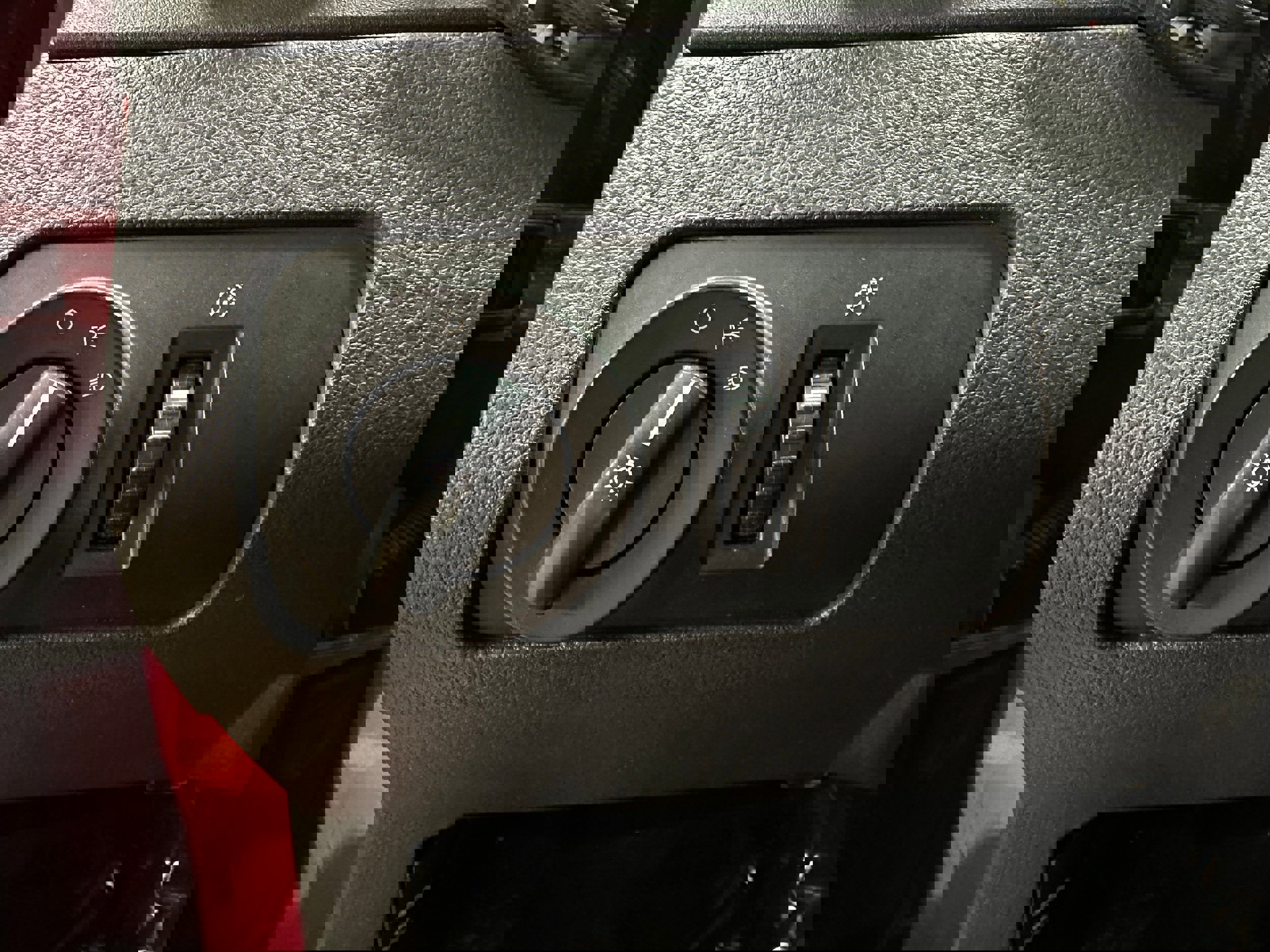 Used 2005 Ford Mustang Deluxe image 11