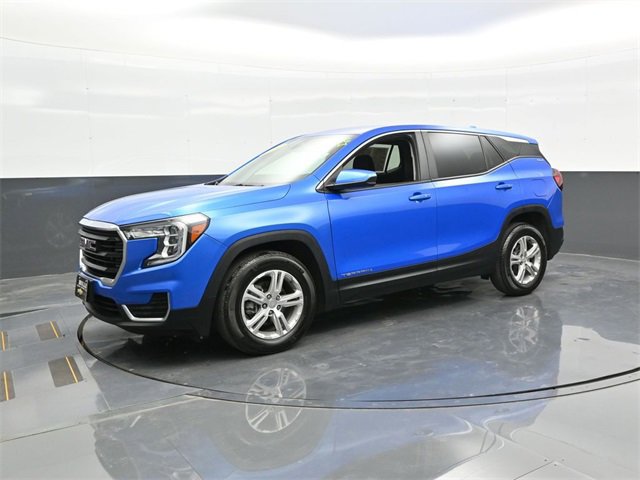 Used 2024 GMC Terrain SLE image 3