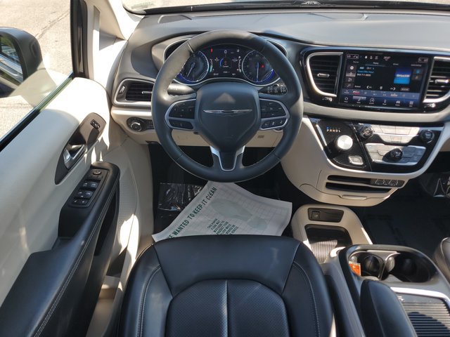 Certified 2023 Chrysler Pacifica Touring-L FWD image 17