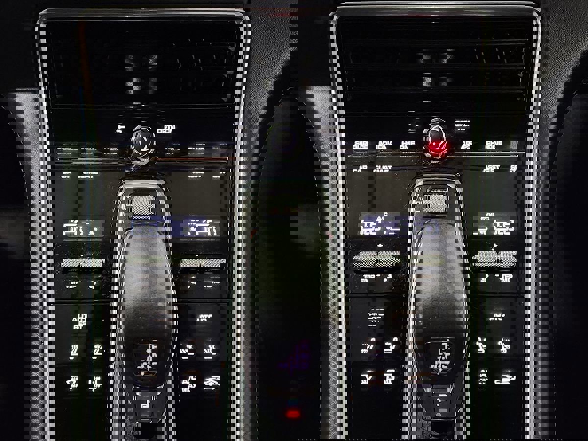 Used 2023 Porsche Panamera image 38