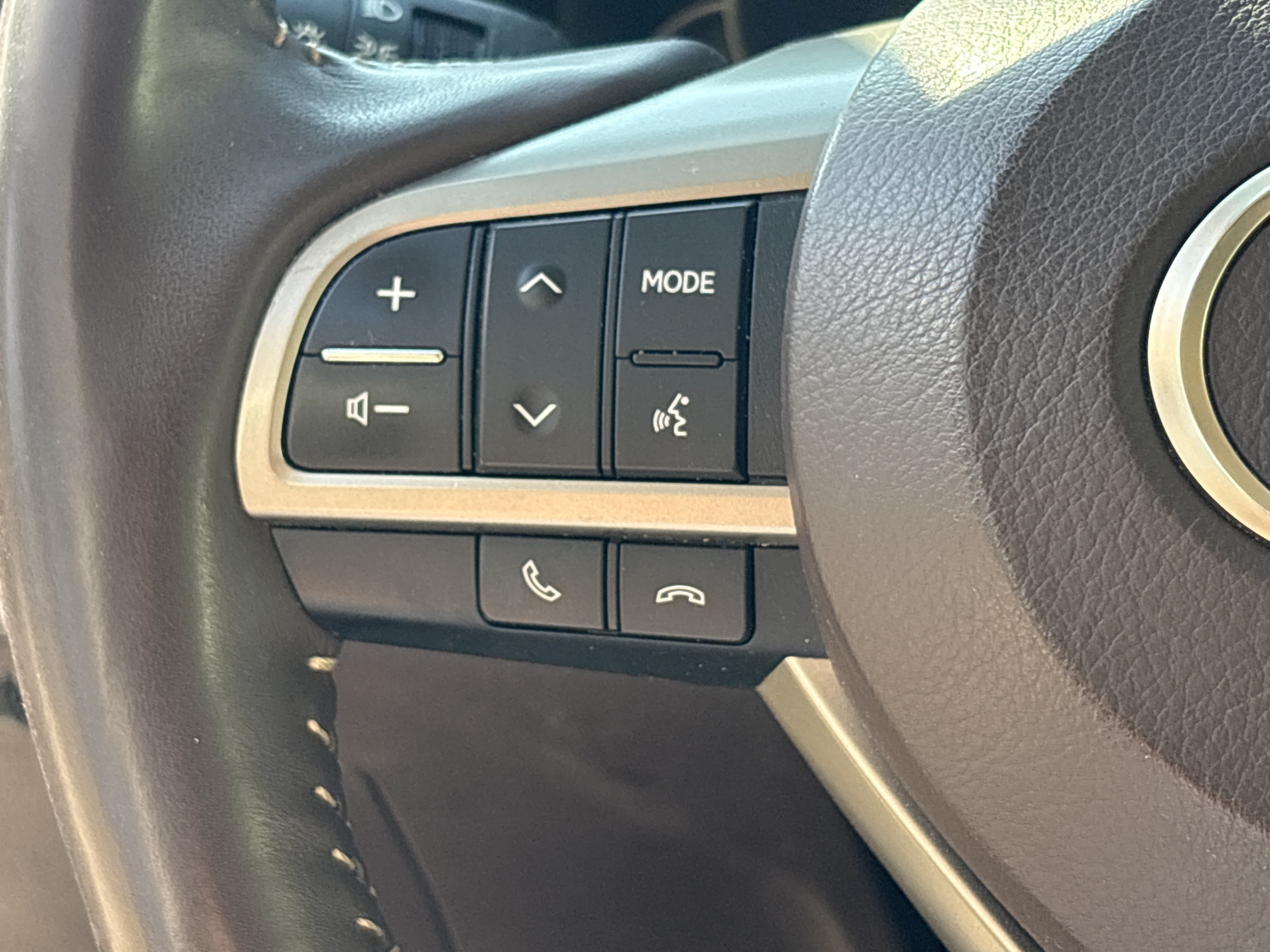 Used 2017 Lexus RX 450h AWD w/ Luxury Package image 19