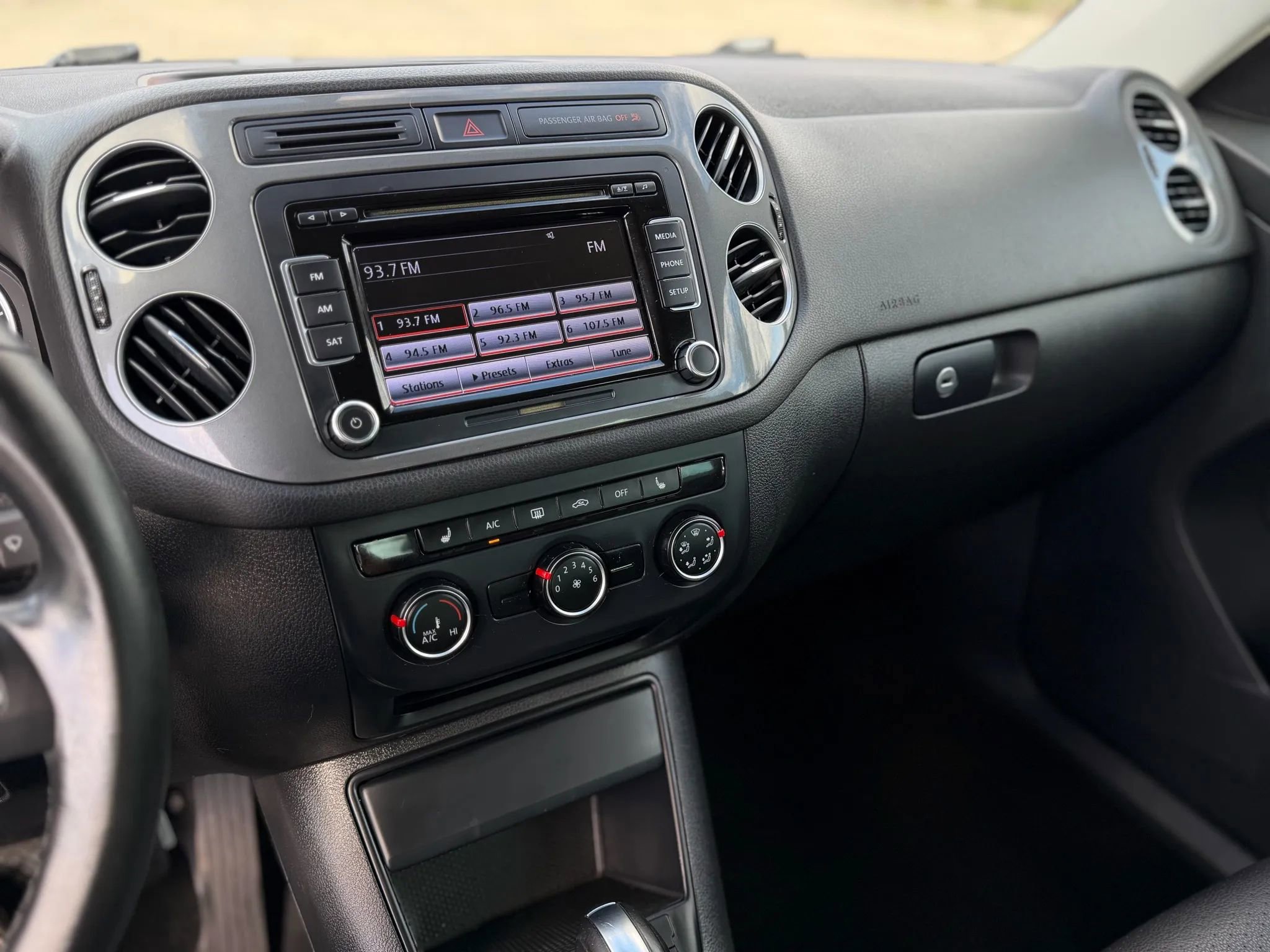 Used 2015 Volkswagen Tiguan SE image 20