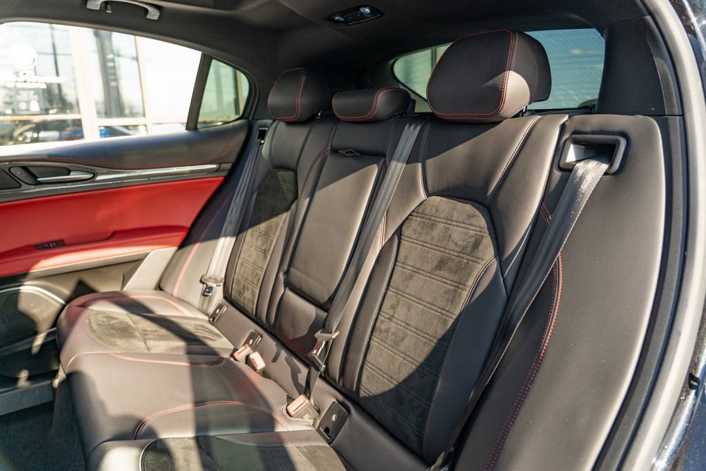 Used 2021 Alfa Romeo Stelvio Quadrifoglio image 18